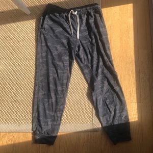 Vuori Performance Jogger Black Camo Women's Size Medium